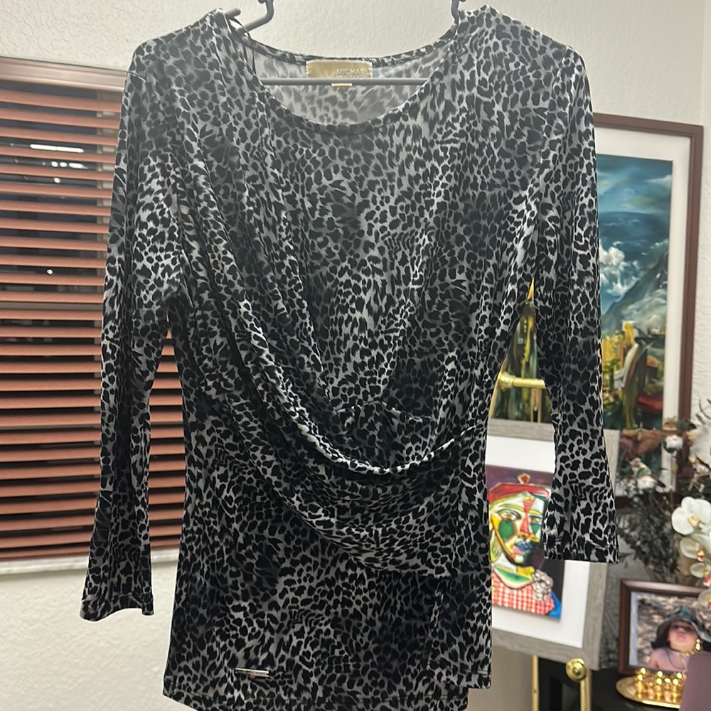 T-shirt Animal Print jaguar black, white and gris  . Size S. Used.